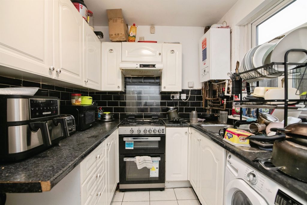 Property photo 3 of 18