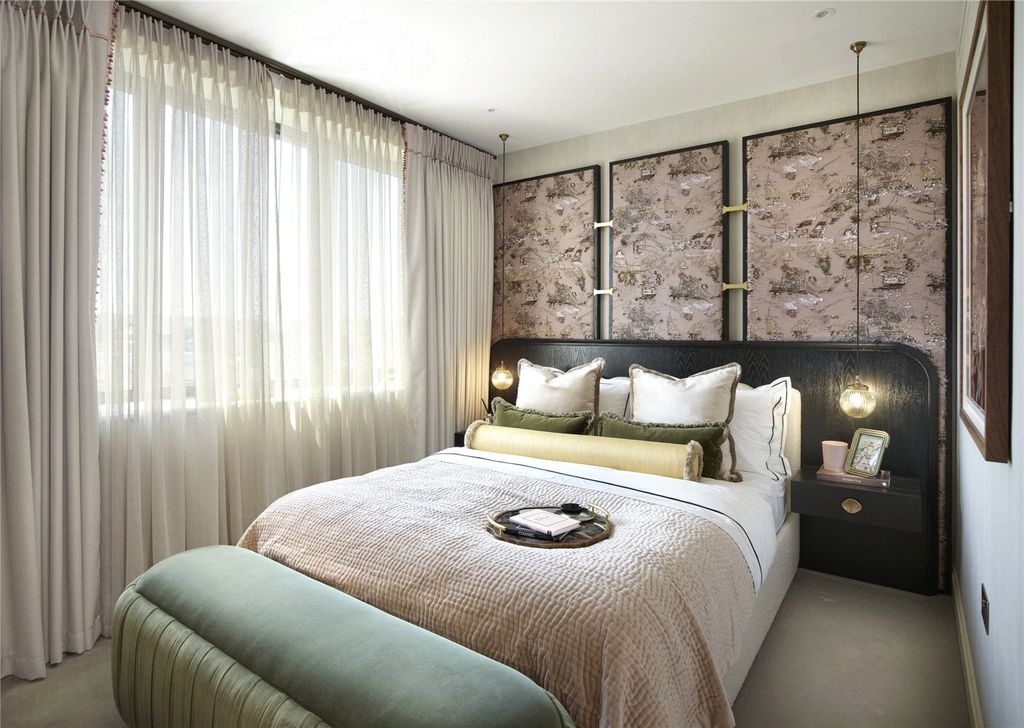 Property photo 3 of 18 Bedroom 1