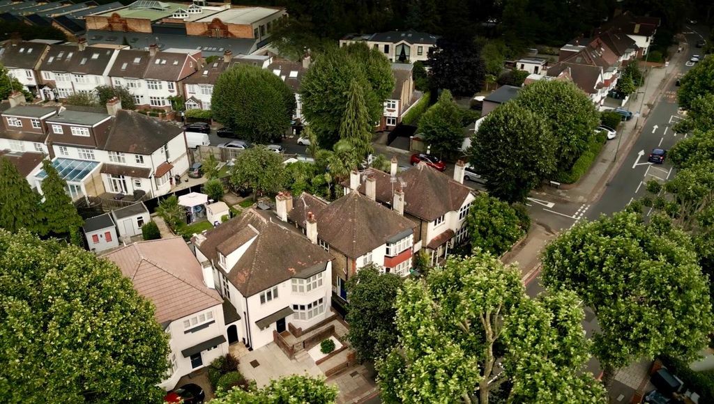 Property photo 2 of 29