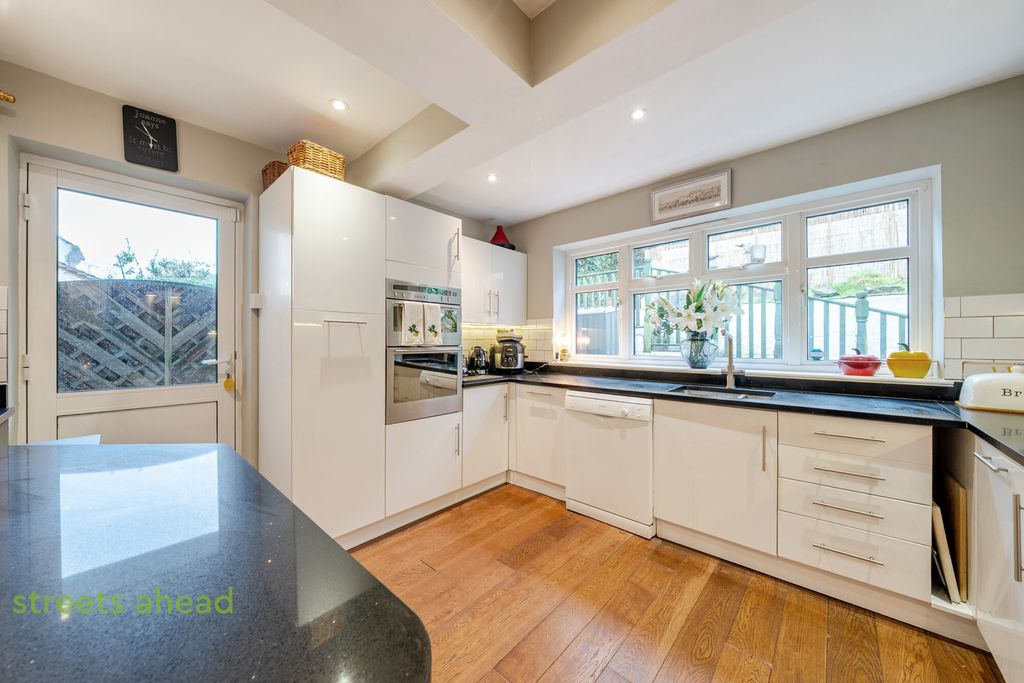 Property photo 3 of 17 d6B43d6B-478A-4B4...