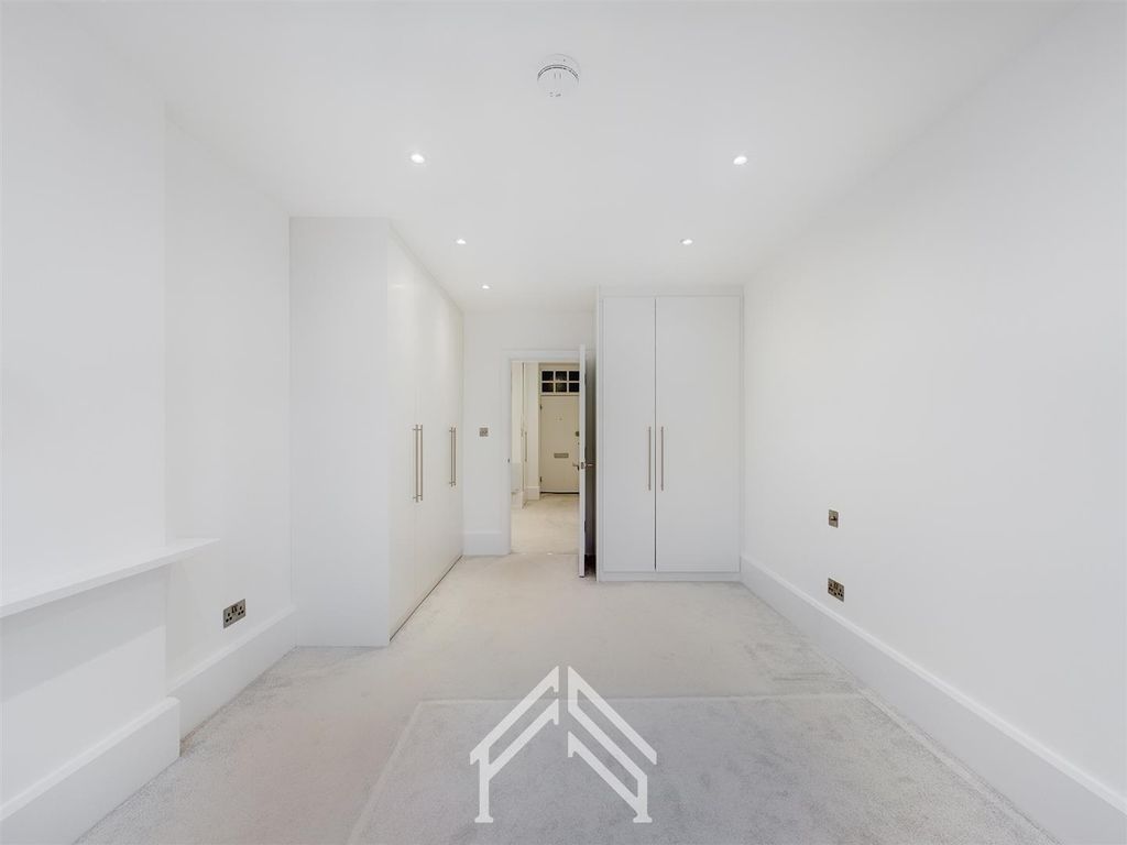 Property photo 3 of 10 Cam01353G0-Pr0037-Still003.Jpg