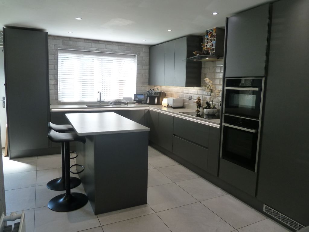 Property photo 2 of 13 Kitchen