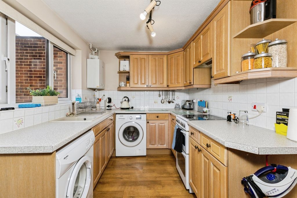 Property photo 2 of 16