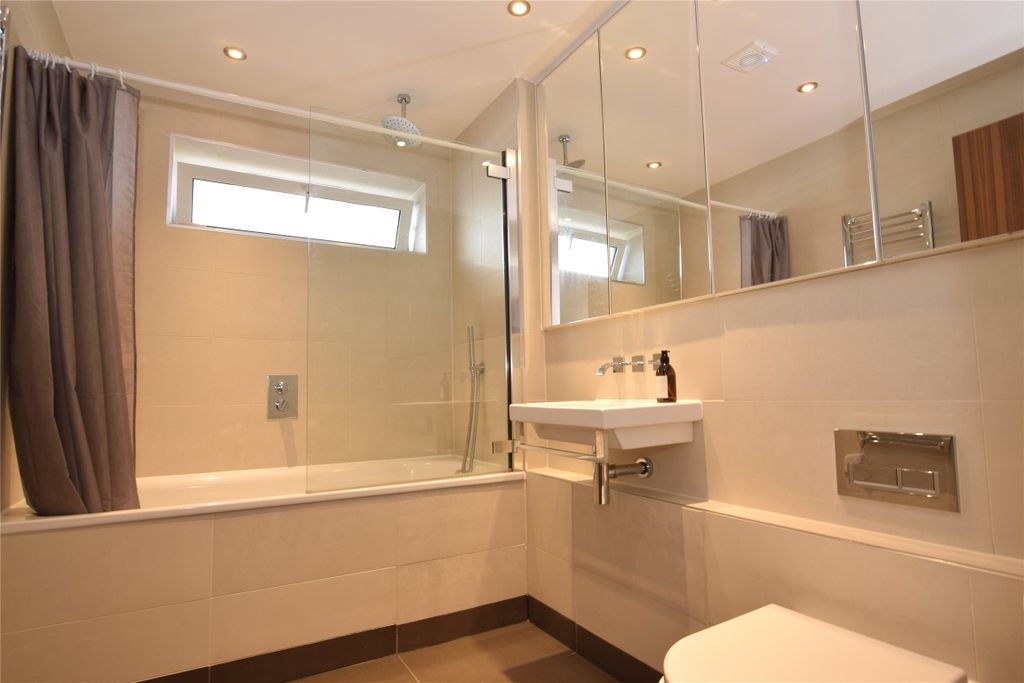 Property photo 3 of 7 Bathroom