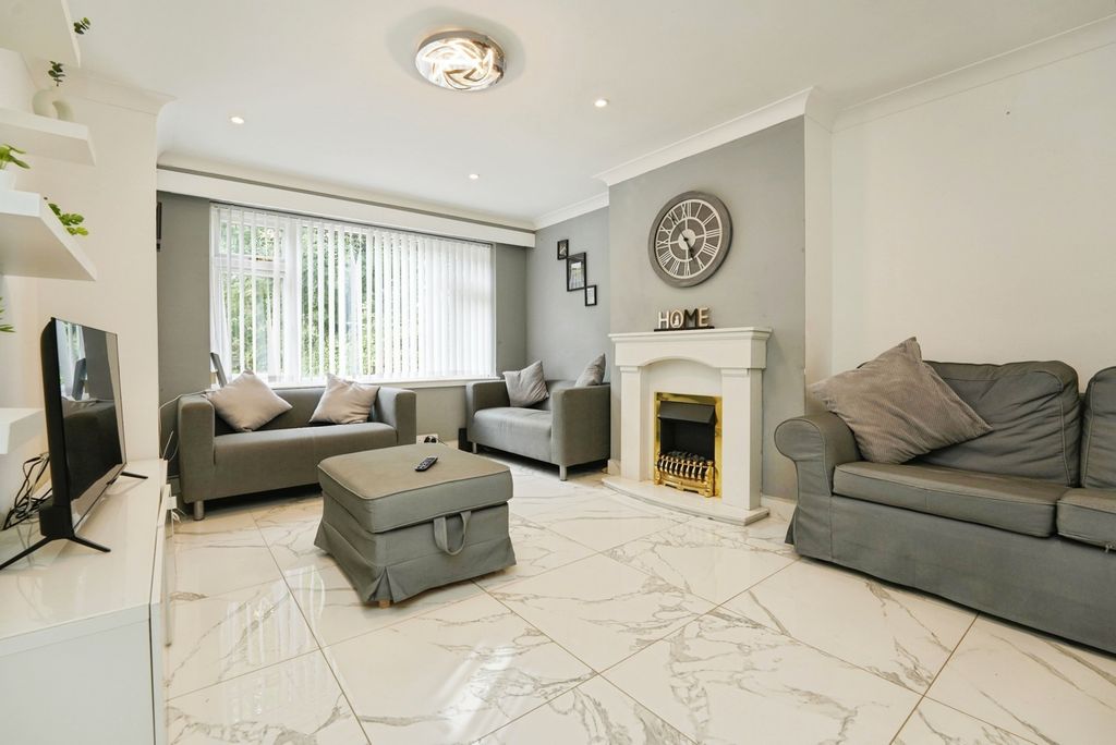 Property photo 3 of 17 Photo