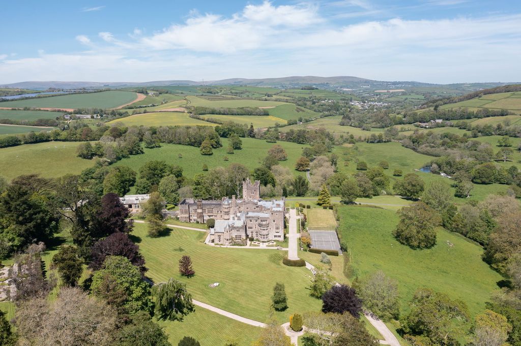 Property photo 2 of 23