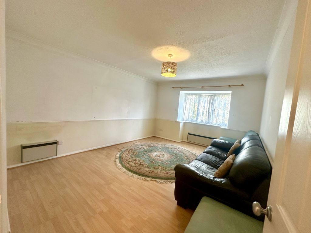 Property photo 3 of 11