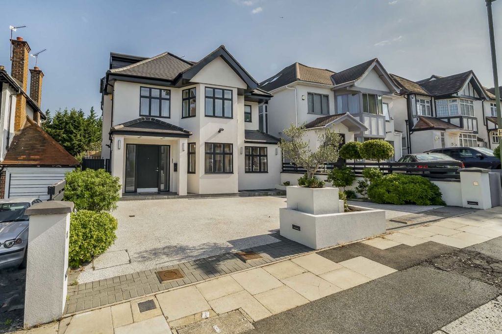 Property photo 1 of 11