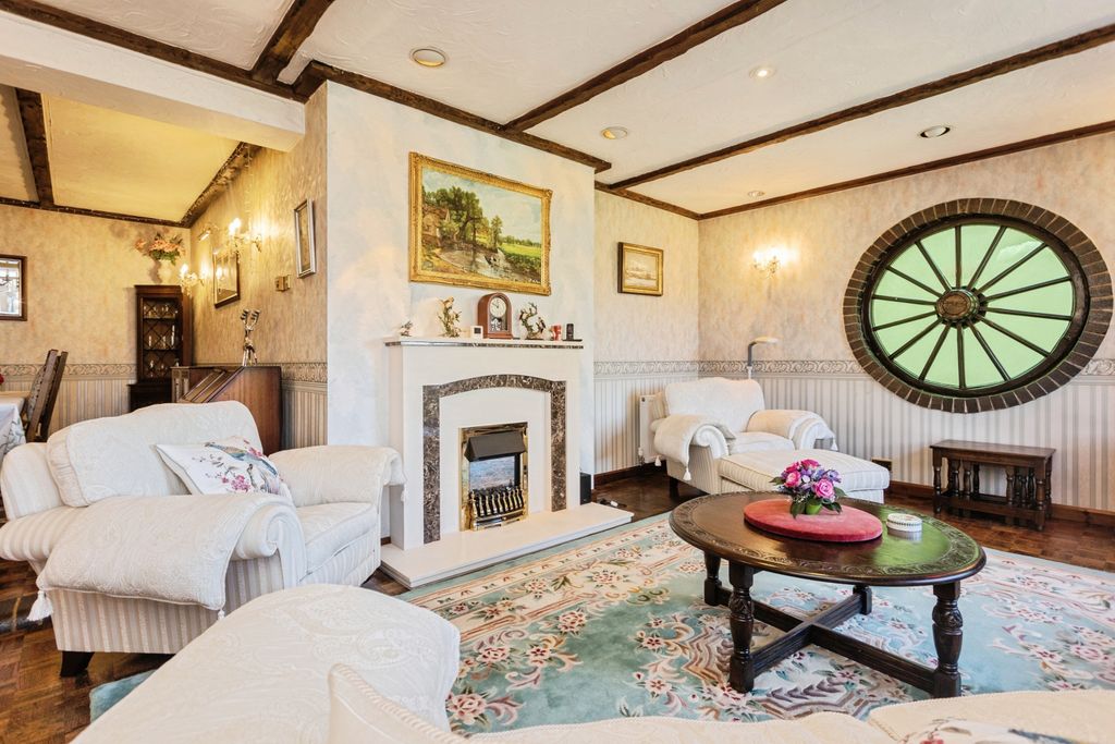 Property photo 2 of 21