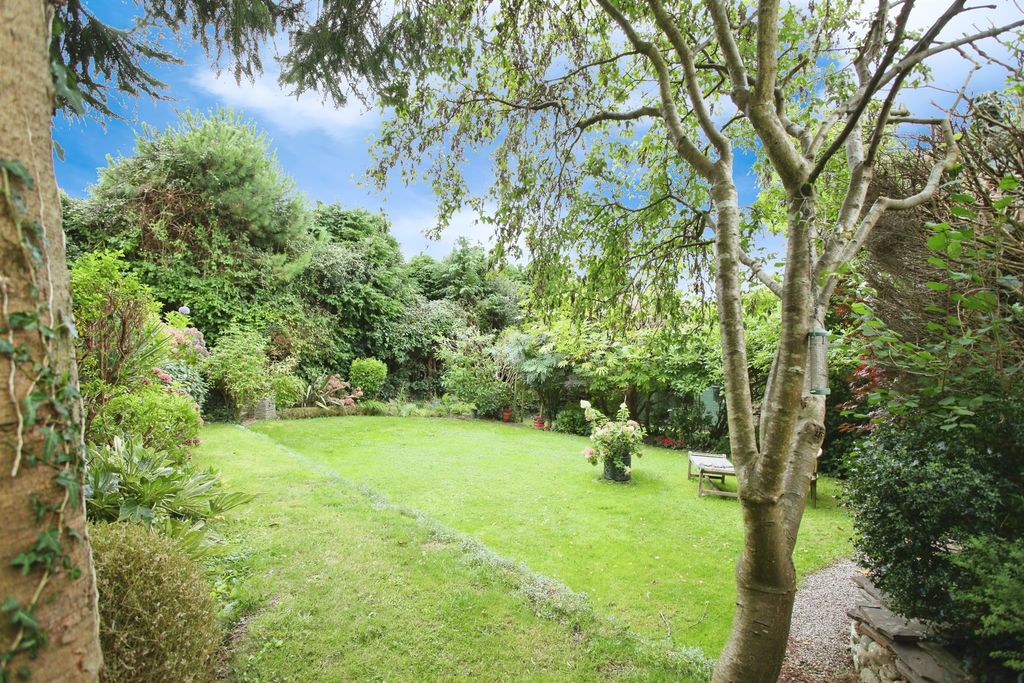Property photo 2 of 35