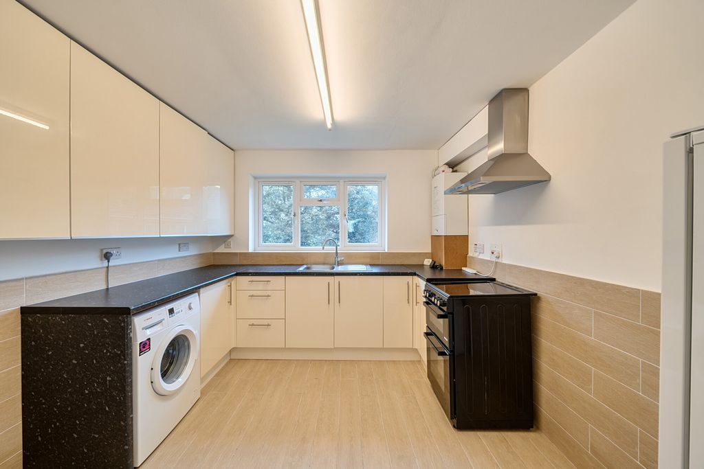 Property photo 3 of 22 1426153-10-69B2d3...