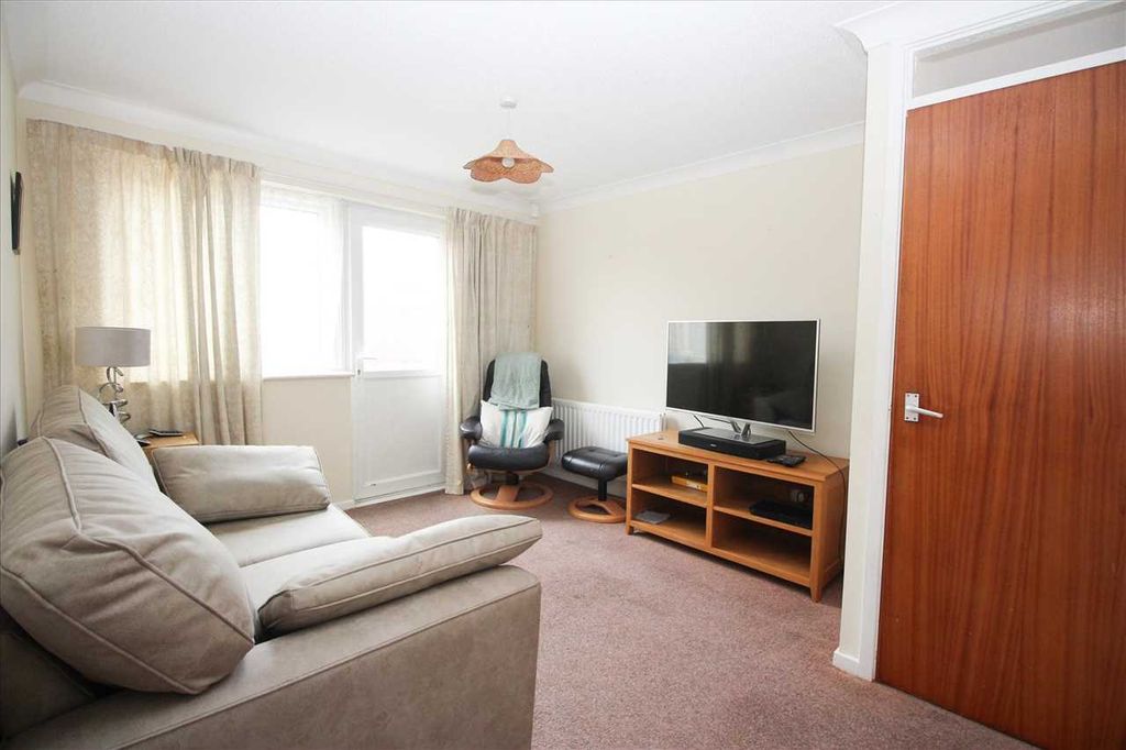 Property photo 3 of 9 Living Room / Dining Area