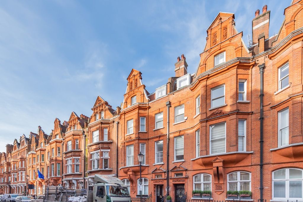 Property photo 1 of 21 Classic Red Brick