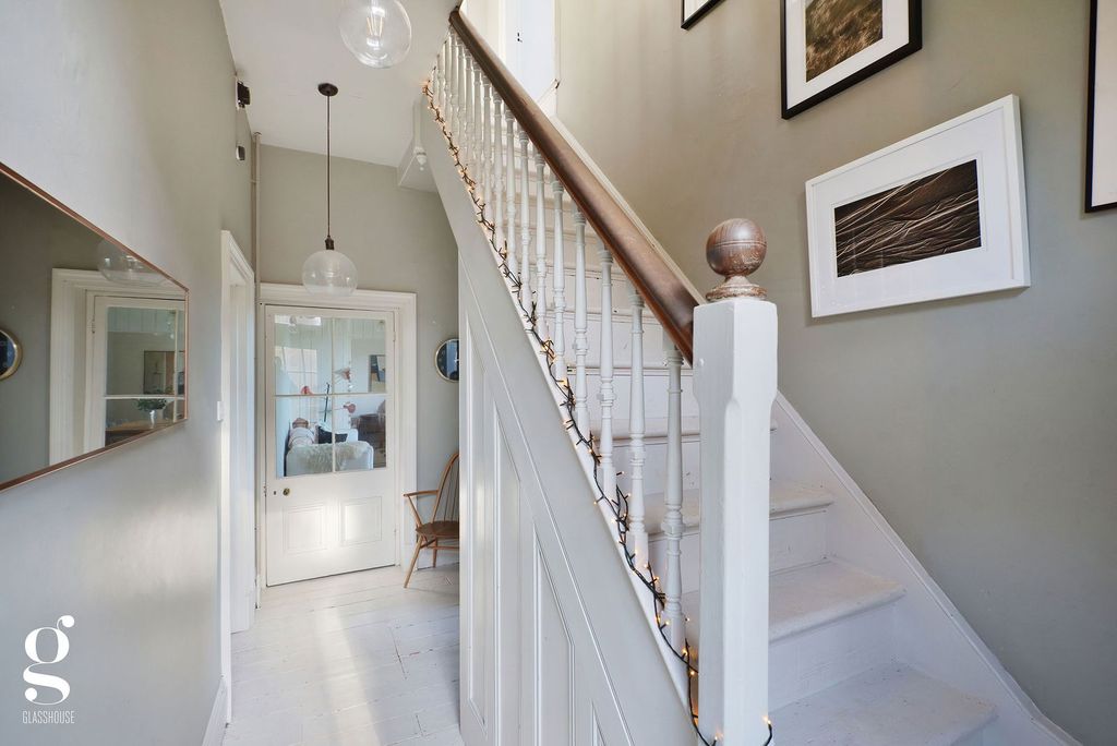 Property photo 2 of 62