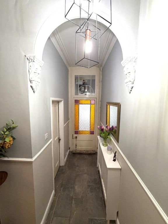 Property photo 3 of 21 Entrance Hall.Jpg