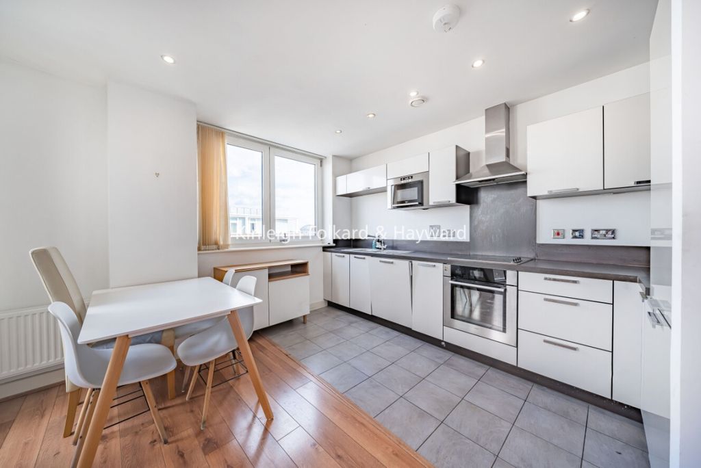 Property photo 2 of 4 E057443F-0646-4d65-B