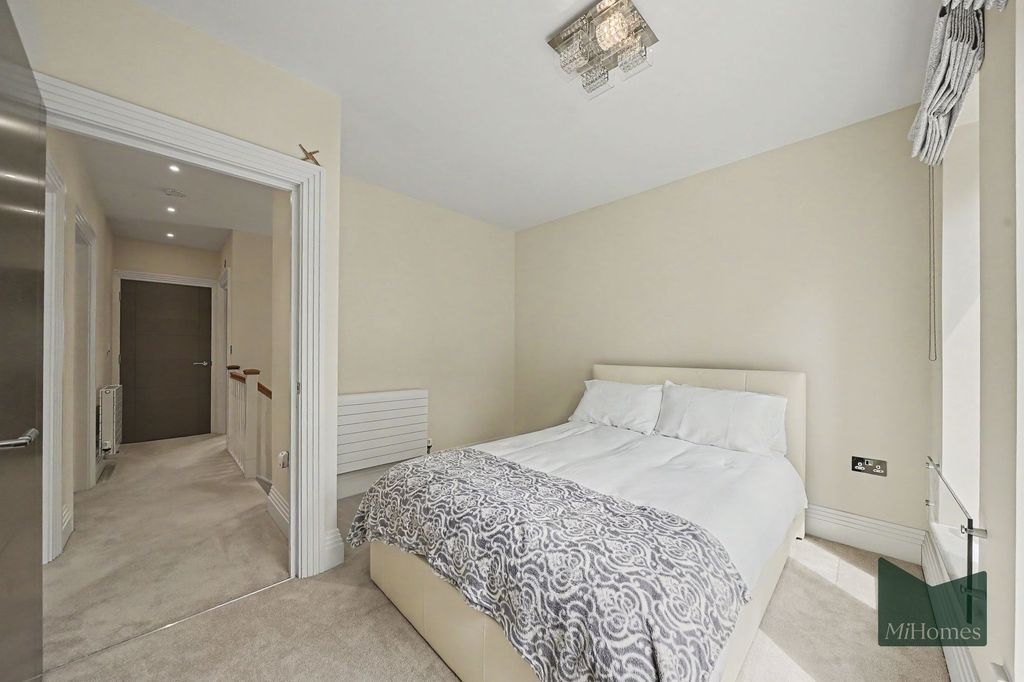 Property photo 2 of 46