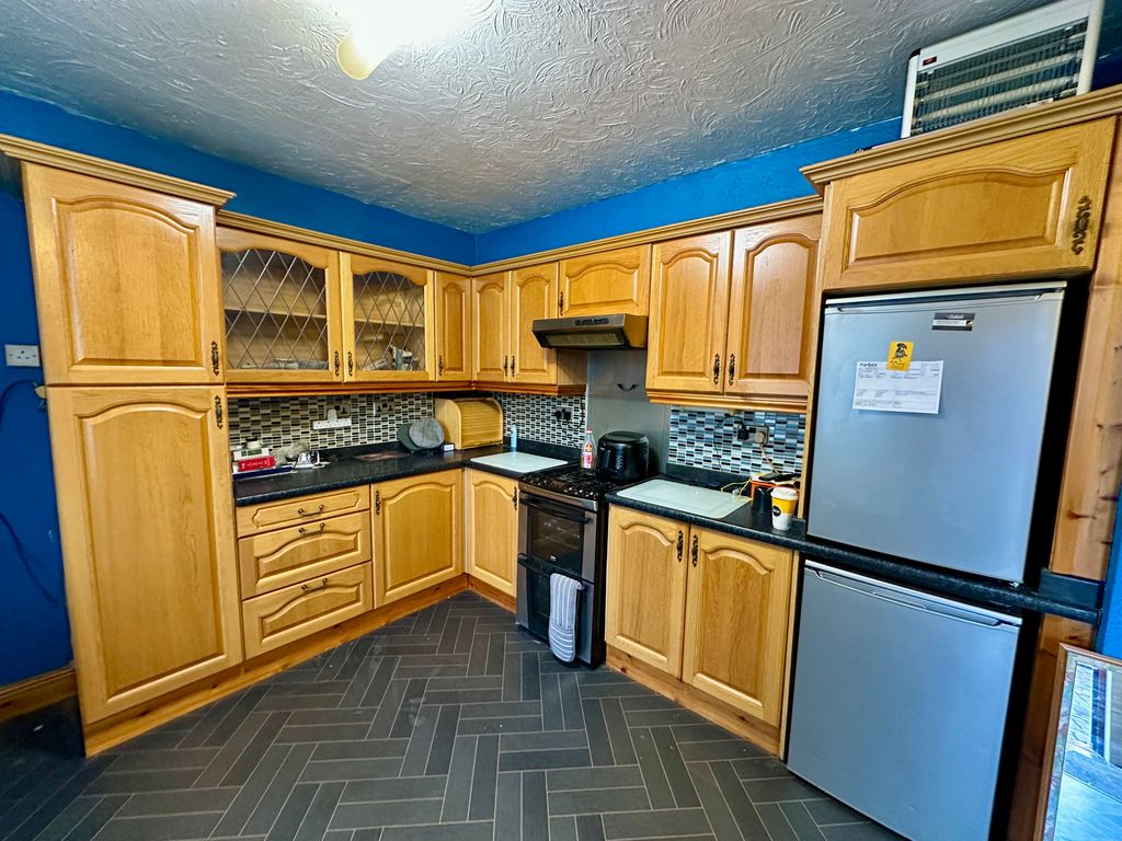 Property photo 2 of 18 2. Kitchen.Jpg