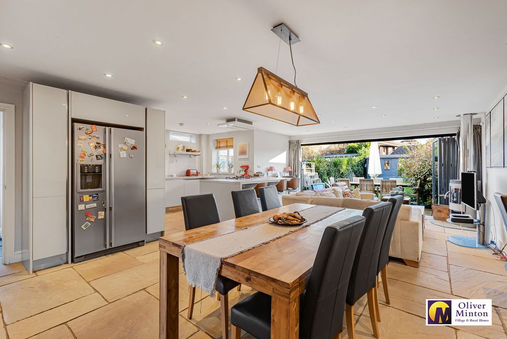 Property photo 1 of 36