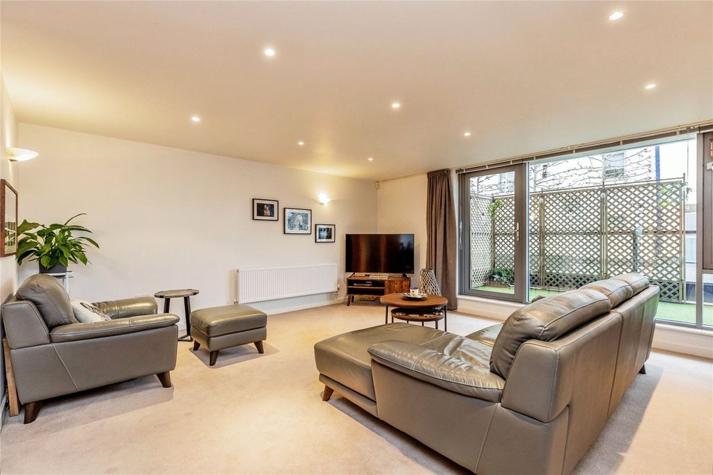 Property photo 2 of 17 Picture No. 14