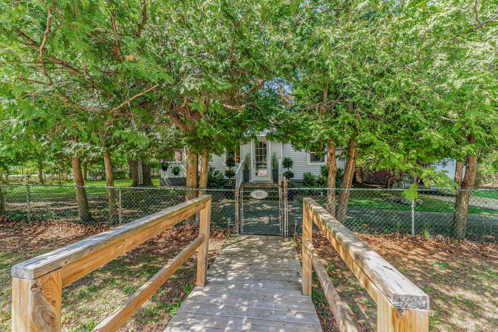 Property photo 2 of 34