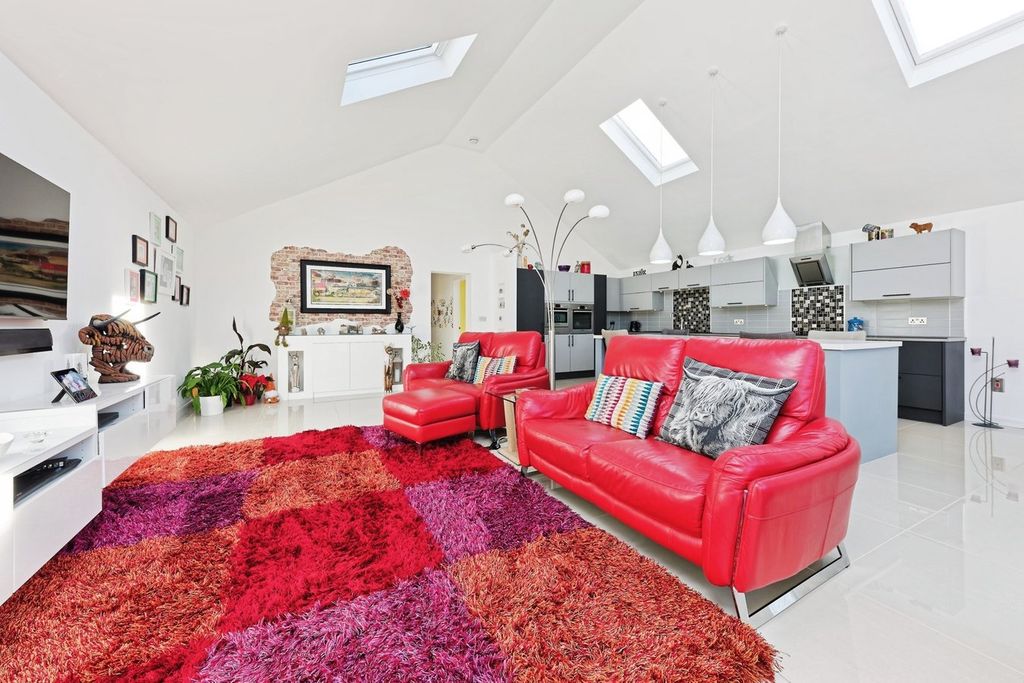 Property photo 3 of 20