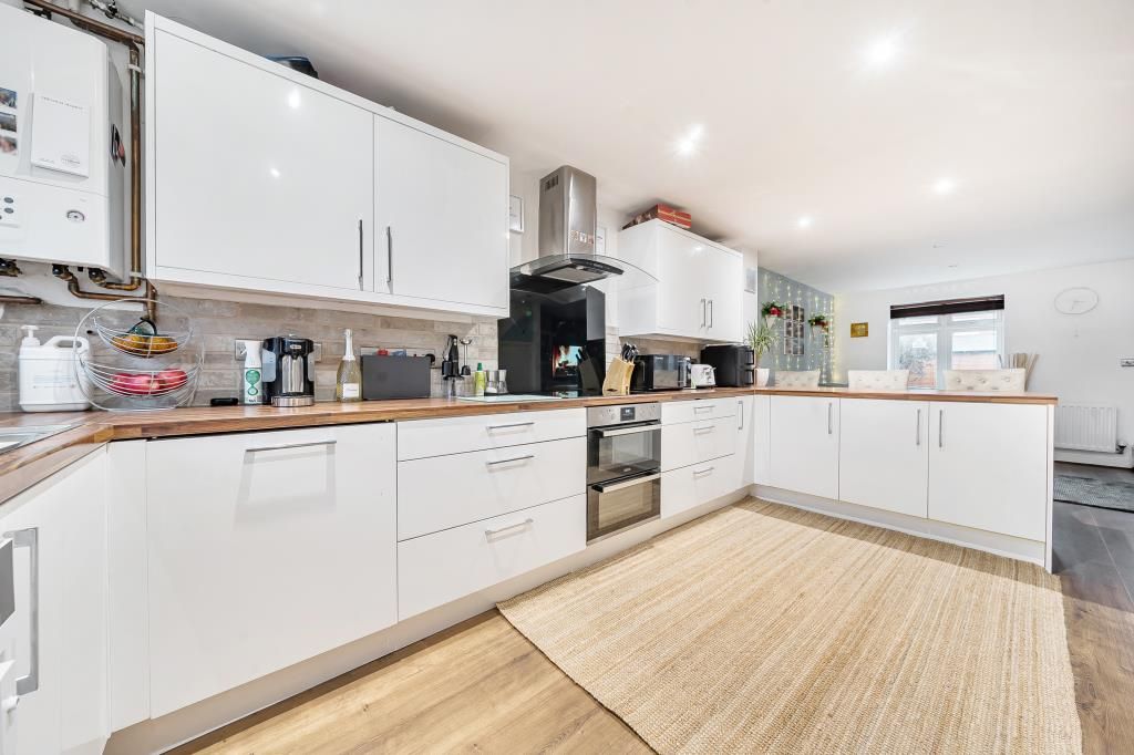 Property photo 3 of 20 Kitchen