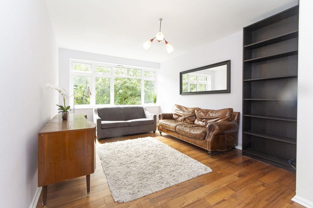 Property photo 1 of 9 Amberely Court 18 (1).Jpg