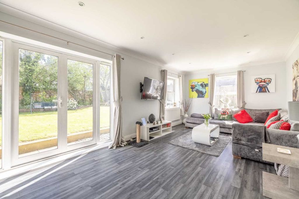 Property photo 3 of 26