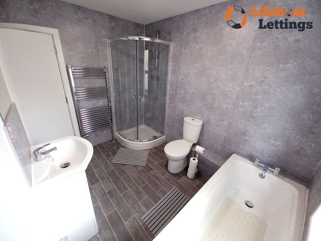 Property photo 3 of 8 Shared Bathroom