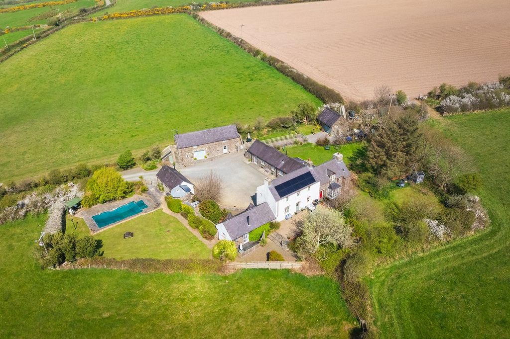 Property photo 3 of 49