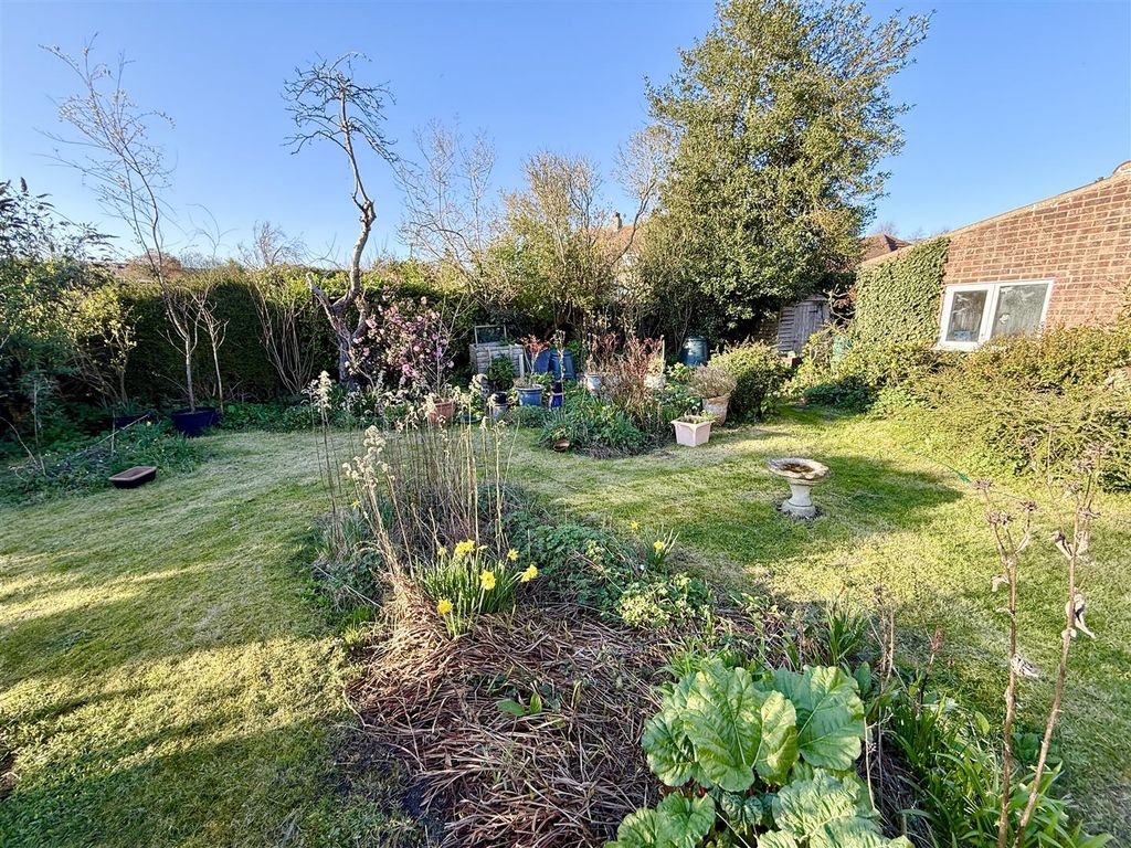 Property photo 2 of 26 Garden