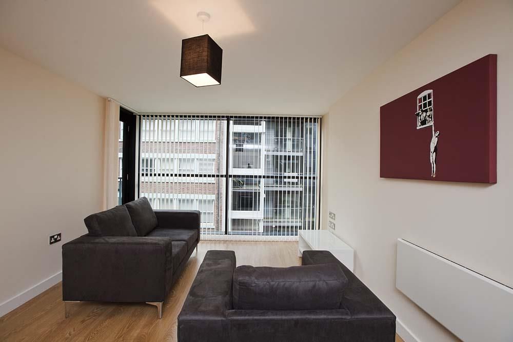 Property photo 2 of 7 Living Space