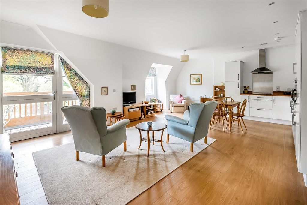 Property photo 2 of 21 35-Bethell-Court-1.Jpg