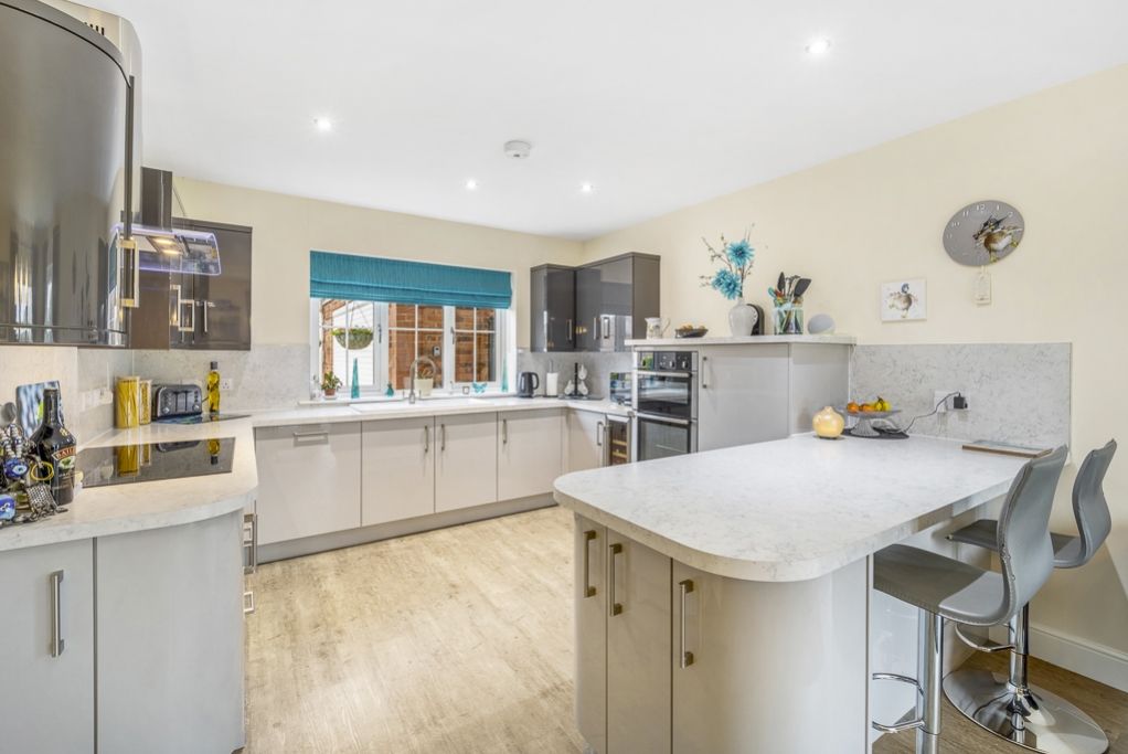 Property photo 2 of 37 10 Tower Gardens (Sutterton)-21