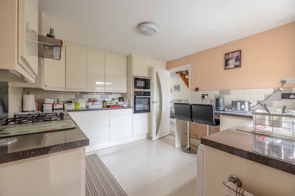 Property photo 3 of 20