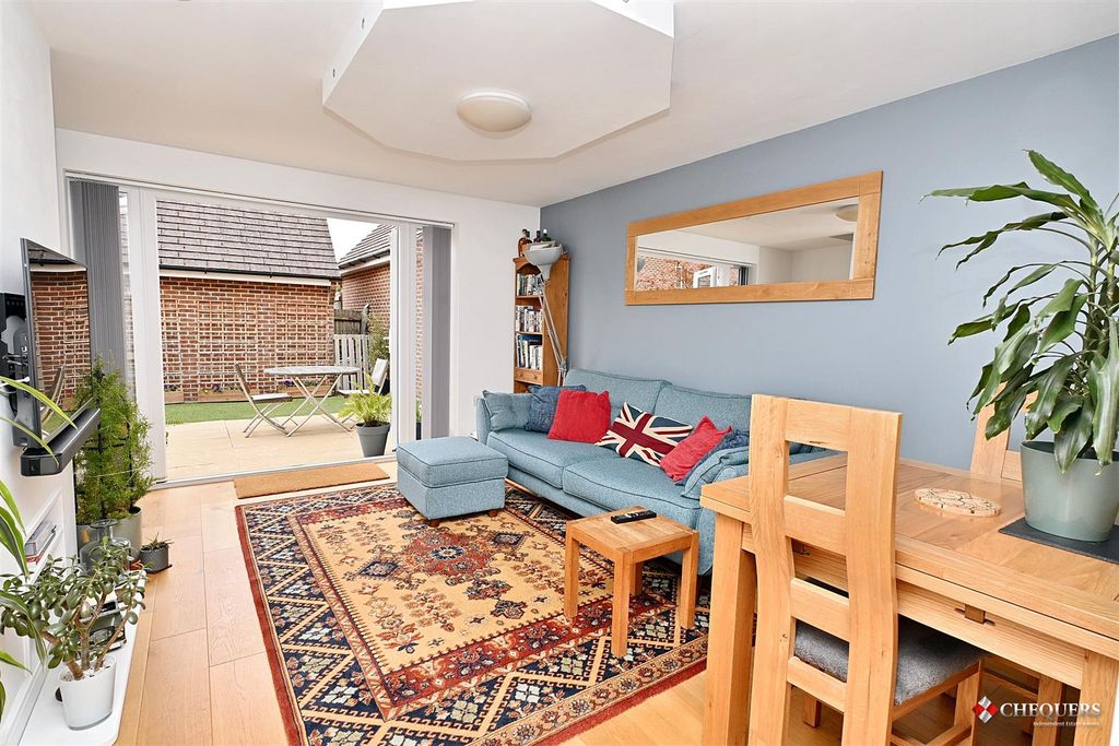 Property photo 2 of 16 Lounge/ Dining Room