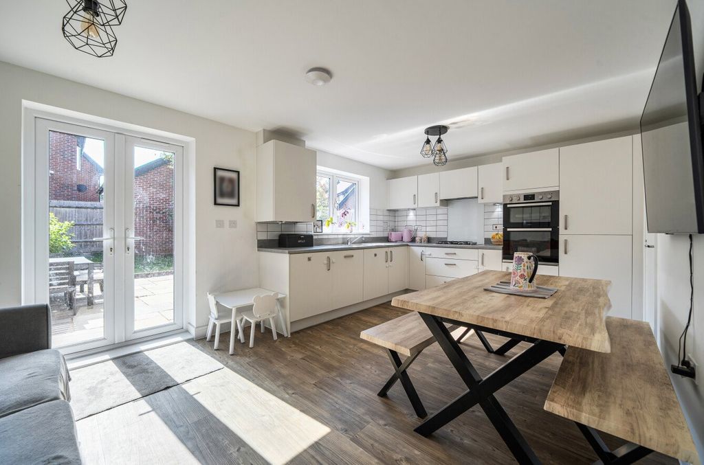Property photo 3 of 15 1473468-5-6A38Fb5...
