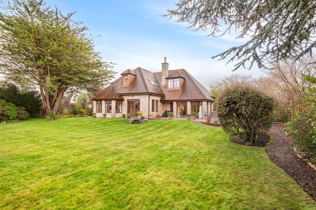 Property photo 1 of 52