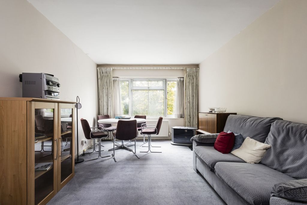 Property photo 2 of 6 12 Hendon Lodge-188-Edit