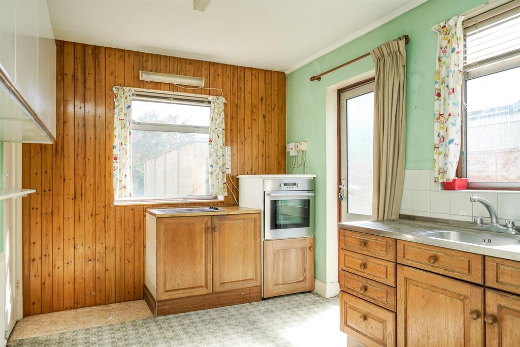 Property photo 3 of 22 Kitchen