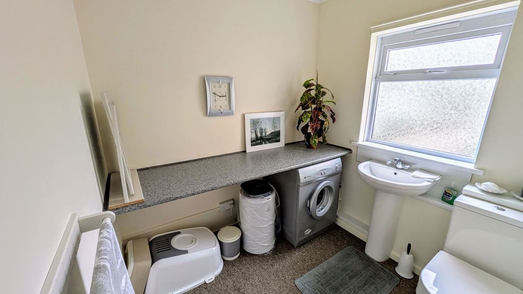 Property photo 3 of 8