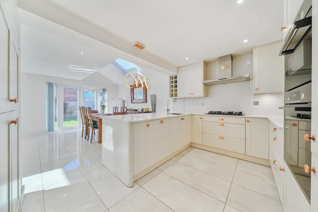 Property photo 3 of 23 Kitchen