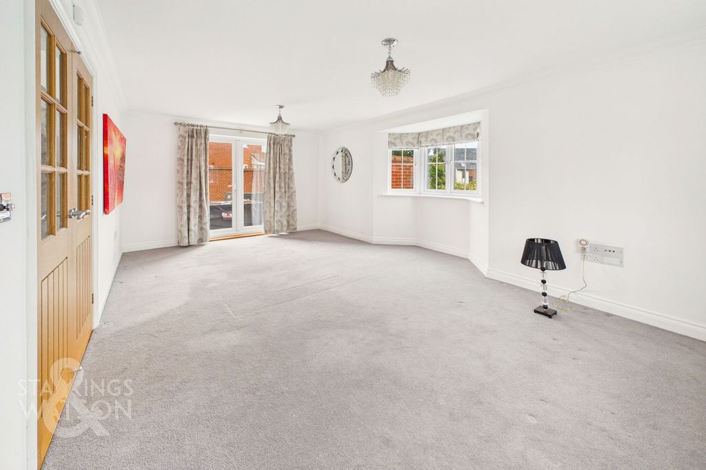 Property photo 2 of 22
