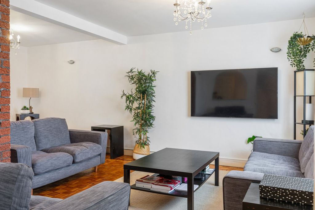 Property photo 3 of 22