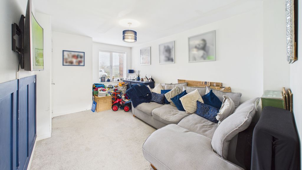 Property photo 2 of 8