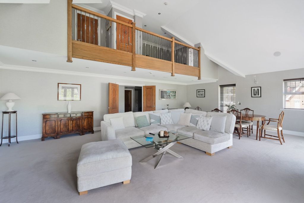 Additional image 11 of 3 bed flat for saleValley Court, Reigate RH2