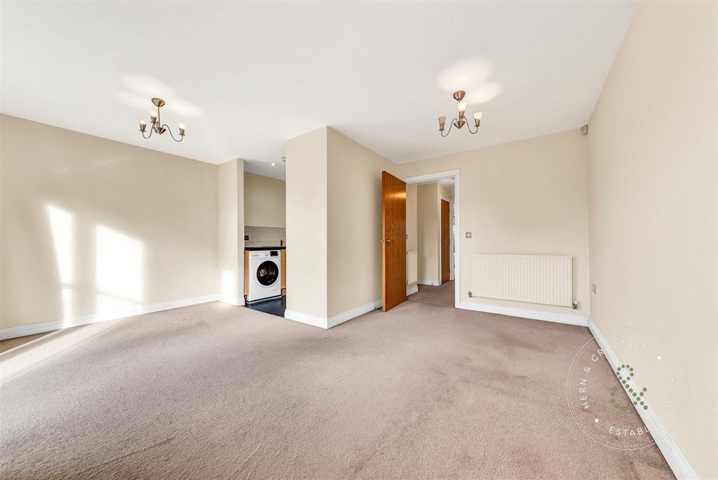 Property photo 3 of 23 Clive-Hall-Court-08.Jpg