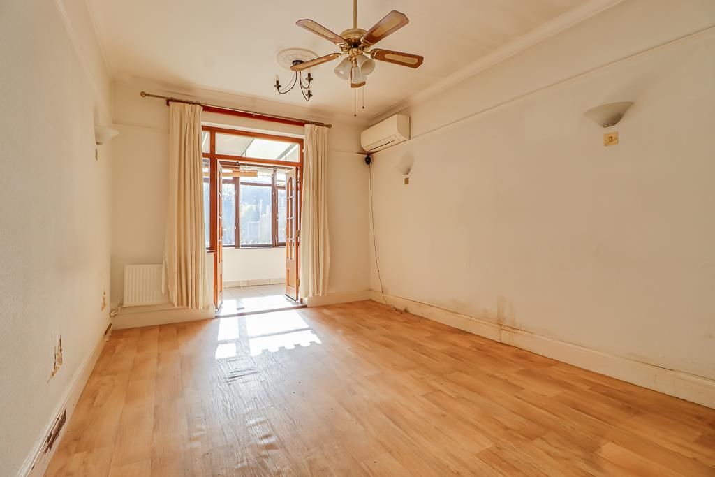 Property photo 2 of 27 Lounge