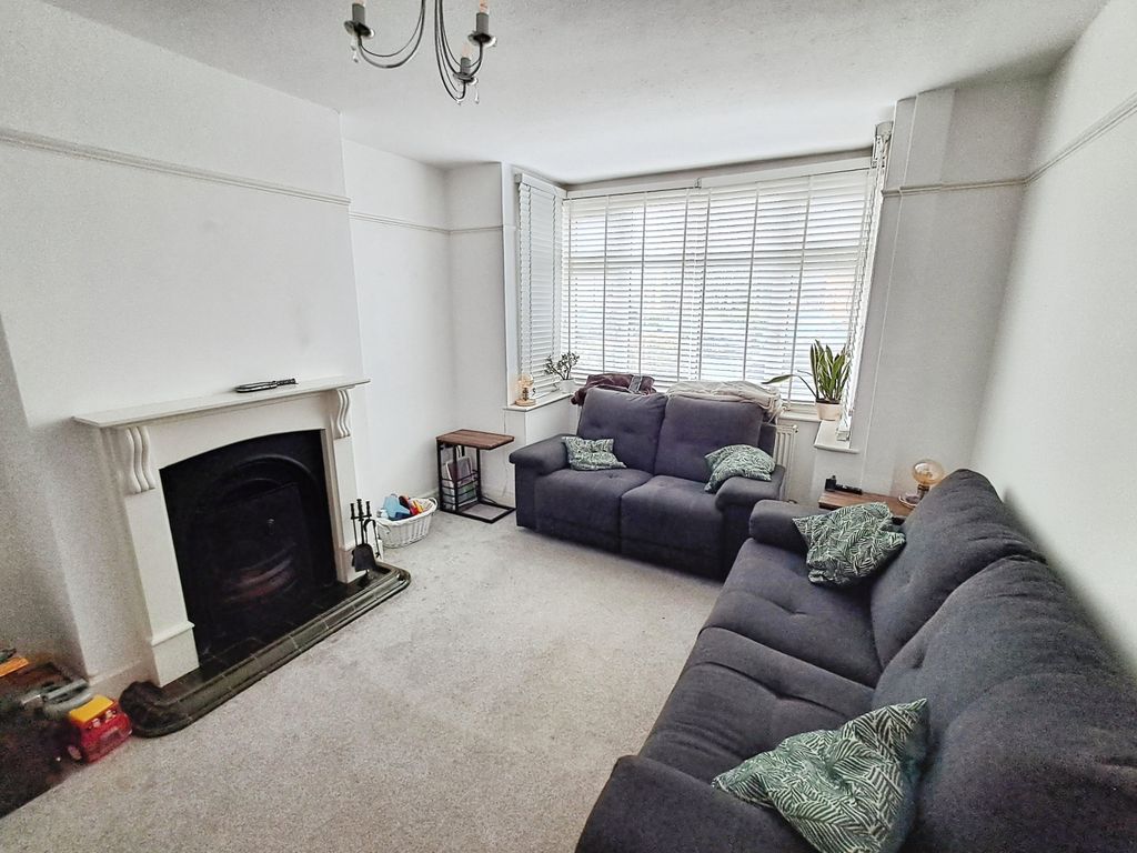 Property photo 3 of 10 Living Room